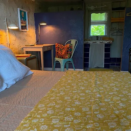 Le Prieure De Pierre Bed & Breakfast