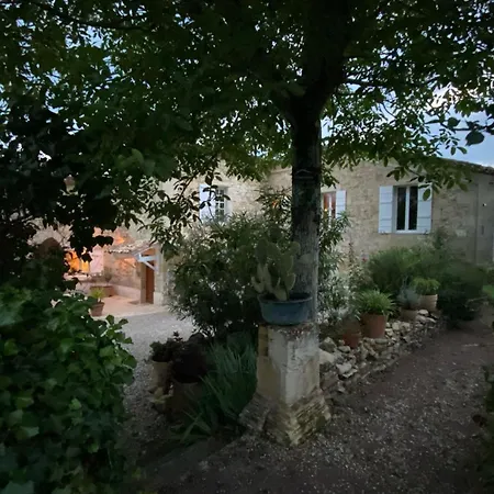 Le Prieure De Pierre Bed & Breakfast 3*