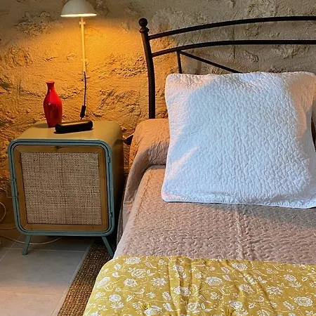 Bed & Breakfast Le Prieure De Pierre