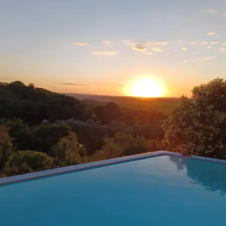 Bed & Breakfast Le Prieure De Pierre 3*