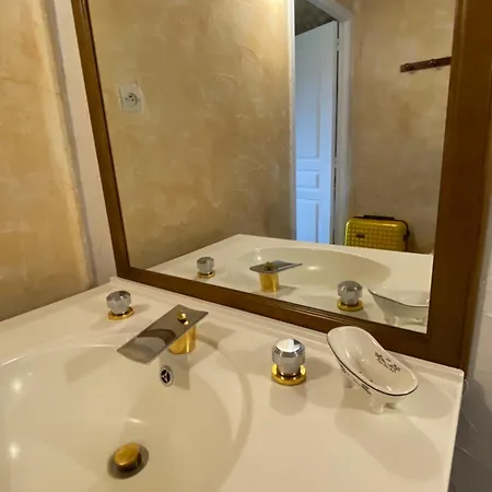 Le Prieure De Pierre Bed & Breakfast