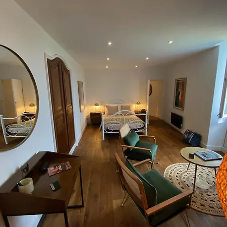 Le Prieure De Pierre 3*