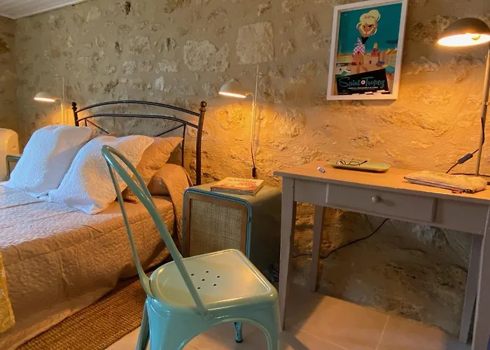 Couette-café Le Prieuré De Pierre 3*