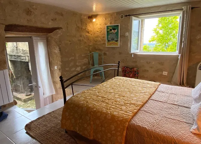 Le Prieuré De Pierre Couette-café Saint-Pey-de-Castets