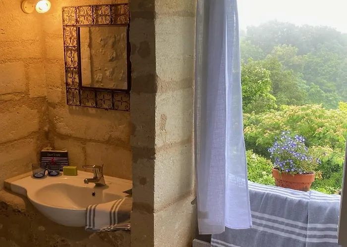 Le Prieure De Pierre 3*