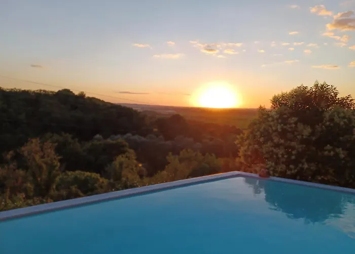 Couette-café Le Prieuré De Pierre 3*