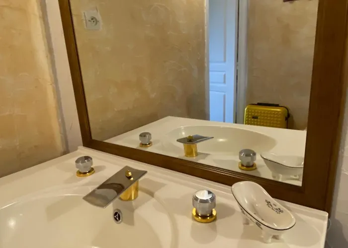 Le Prieure De Pierre Nocleg ze śniadaniem