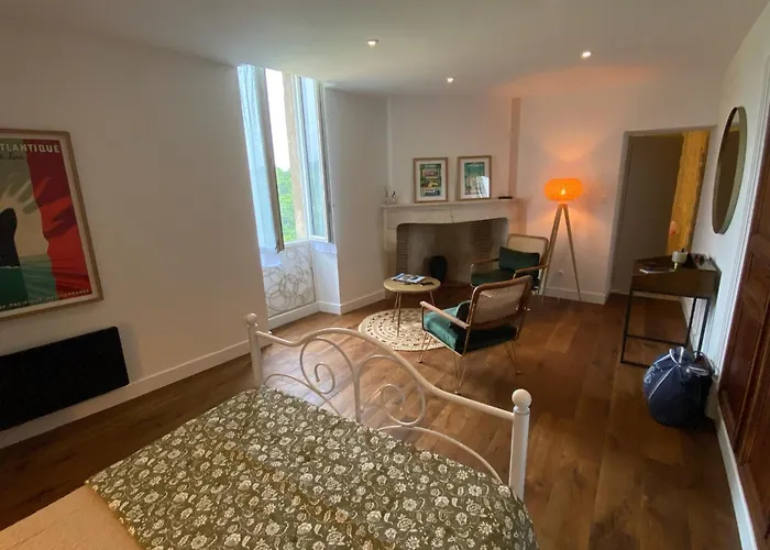 Le Prieuré De Pierre 3* Saint-Pey-de-Castets